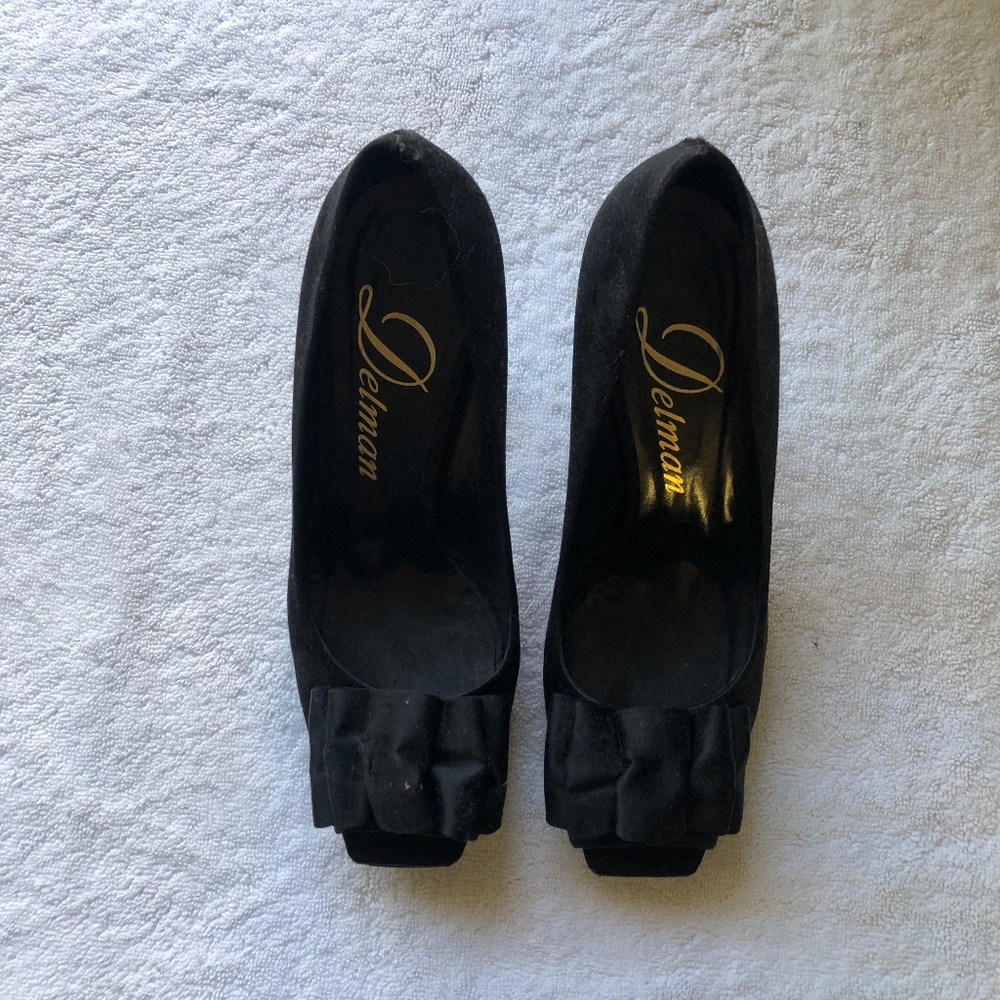 DELMAN PUMPS